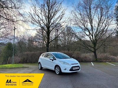 Used Ford Fiesta Zetec 82 HP (60 kW) 2012 White Hatchback