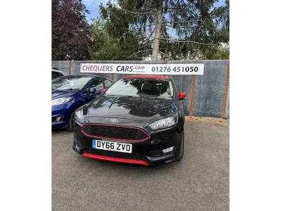 Used Ford Focus Zetec 182 HP (133 kW) 2016 Black Hatchback