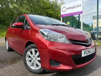 Used Toyota Yaris 101 HP (74 kW) 2014 Red Hatchback