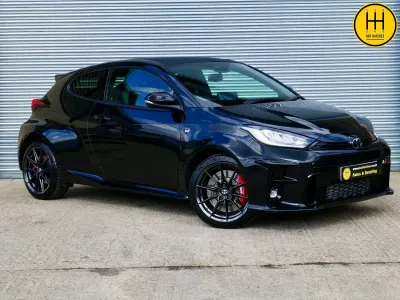 Begagnad Toyota Yaris 272 HK (200 kW) 2023 Svart Halvkombi