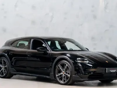 Begagnad Porsche Taycan 350 kW (476 HK) 2021 Svart Kombi