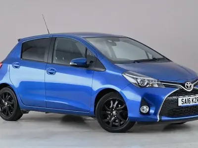 Used Toyota Yaris Design 99 HP (72 kW) 2016 Blue Hatchback