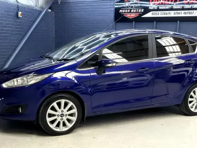 Usado Ford Fiesta Titanium 100 HP (73 kW) 2016 Azul Citadino