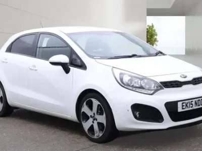 Used Kia Rio 107 HP (78 kW) 2015 White Hatchback
