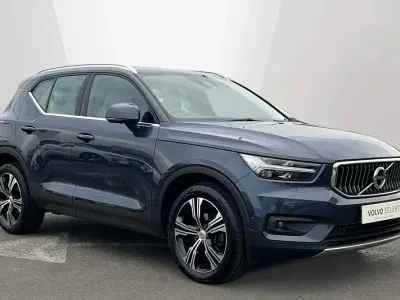 Usado Volvo XC40 Inscription 163 HP (119 kW) 2021 Azul SUV