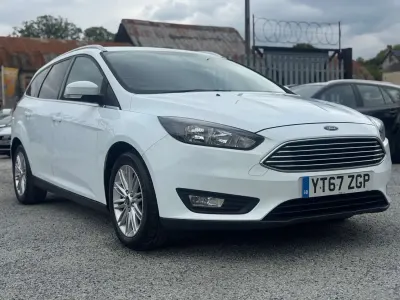 Begagnad Ford Focus Zetec 120 HK (88 kW) 2017 Vit Kombi