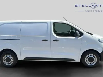 Used Peugeot Expert Premium 142 HP (104 kW) 2023 White Van