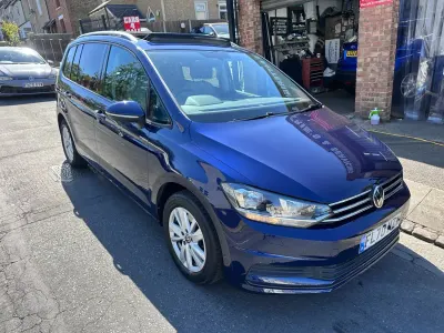 Begagnad VW Touran Family 150 HK (110 kW) 2021 Blå Minibuss