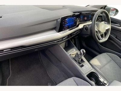 Second-hand VW Golf VIII Life 130 CP (95 kW) 2024 Gri Hatchback