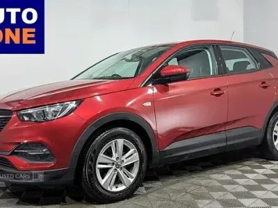 Used Vauxhall Grandland X S 130 HP (95 kW) 2019 Red SUV