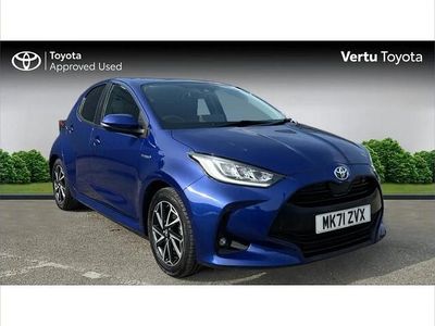 Used Toyota Yaris Hybrid Design 116 HP (85 kW) 2021 Blue Hatchback