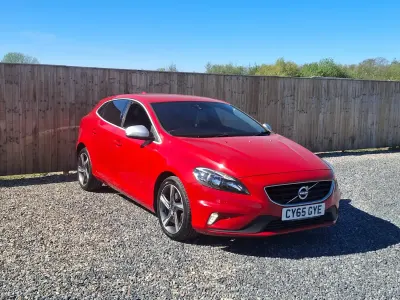 Used Volvo V40 R-Design 120 HP (88 kW) 2016 Red Hatchback