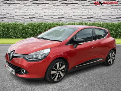 Begagnad Renault Clio IV Dynamique 90 HK (66 kW) 2014 Röd Halvkombi