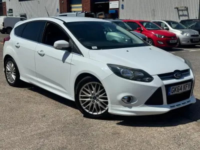 Used Ford Focus Zetec 125 HP (91 kW) 2014 White Hatchback