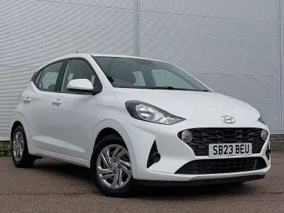 Used Hyundai i10 SE 67 HP (49 kW) 2023 White Hatchback