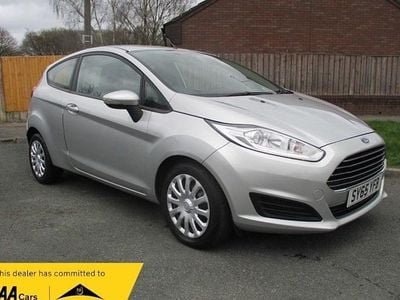 Usado Ford Fiesta Style 75 HP (55 kW) 2015 Prateado Citadino