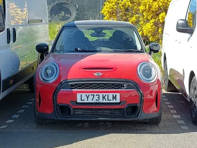 Używany Mini Cooper S Classic 178 KM (130 kW) 2023 Czerwony Hatchback
