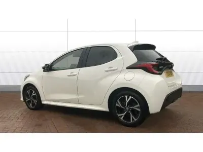 Used Toyota Yaris Hybrid Design 113 HP (83 kW) 2024 White Hatchback