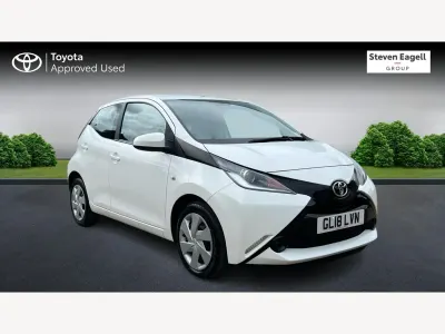 Usado Toyota Aygo X-play 2018 Blanco Utilitario