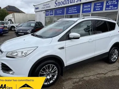 Begagnad Ford Kuga Titanium 140 HK (102 kW) 2014 Vit SUV