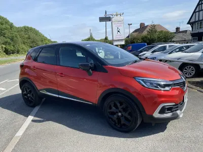 Used Renault Captur Dynamique 90 HP (66 kW) 2017 Red/black SUV