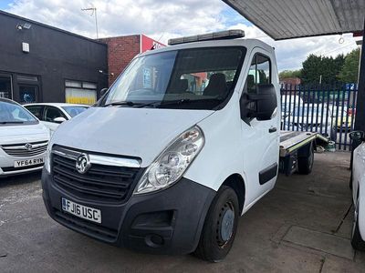 Used Vauxhall Movano 125 HP (91 kW) 2016 White MPV