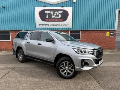 Usado Toyota HiLux 150 HP (110 kW) 2019 Prateado Pickup