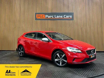 Used Volvo V40 R-Design 152 HP (111 kW) 2017 Red Hatchback