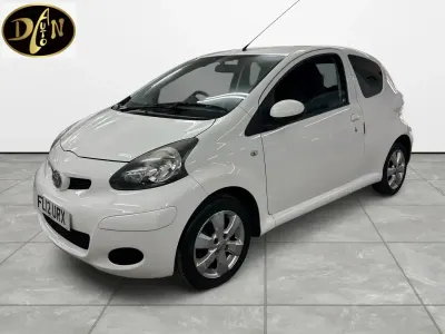 Used Toyota Aygo 68 HP (50 kW) 2012 White Hatchback