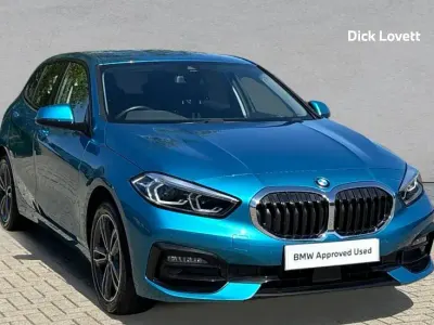 Usado BMW 118 Sport Line 134 CV (98 kW) 2023 Azul Utilitario