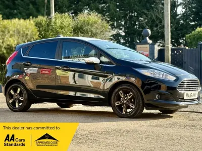 Käytetty Ford Fiesta Zetec 2016 Musta Viistoperä