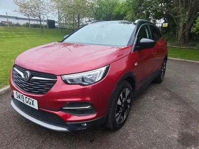 Gebraucht Vauxhall Grandland X Design Edition 130 PS (95 kW) 2019 Rot SUV