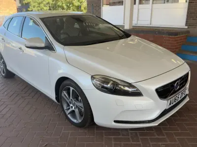 Used Volvo V40 2025 White Hatchback