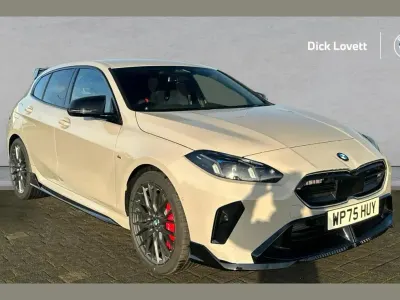Usado BMW M135 Comfort Edition 296 CV (217 kW) 2026 Gris Utilitario