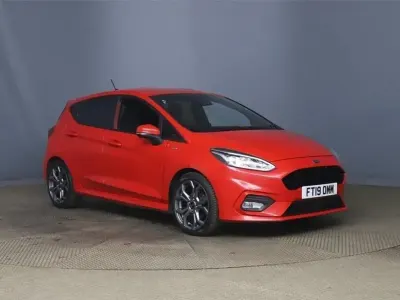 Begagnad Ford Fiesta ST-Line 100 HK (73 kW) 2019 Röd Halvkombi