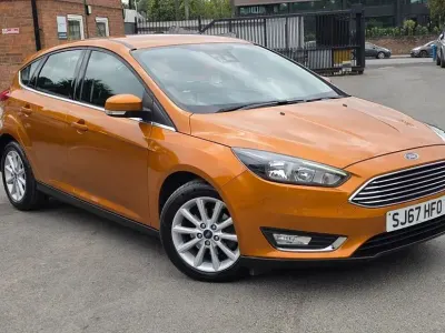 Used Ford Focus Titanium 125 HP (91 kW) 2017 Orange Hatchback