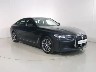 Usado BMW i4 Sport Line 210 kW (286 CV) 2024 Negro Berlina