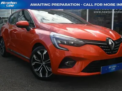 Usado Renault Clio V Version S 90 CV (66 kW) 2021 Naranja Utilitario