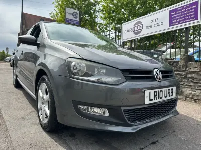 Usado VW Polo 70 HP (51 kW) 2010 Cinzento Citadino