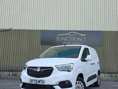 Used Vauxhall Combo Sportive 100 HP (73 kW) 2021 White MPV