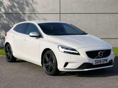 Used Volvo V40 R-Design 120 HP (88 kW) 2019 White Hatchback