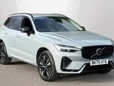 Begagnad Volvo XC60 Plus 250 HK (183 kW) 2025 Grå SUV