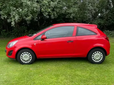 Used Vauxhall Corsa S 65 HP (47 kW) 2014 Red Hatchback