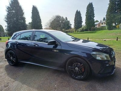 Begagnad Mercedes A180 AMG line 2018 Blå Halvkombi