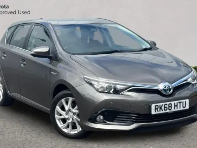 Used Toyota Auris Hybrid 136 HP (100 kW) 2018 Platinum bronze