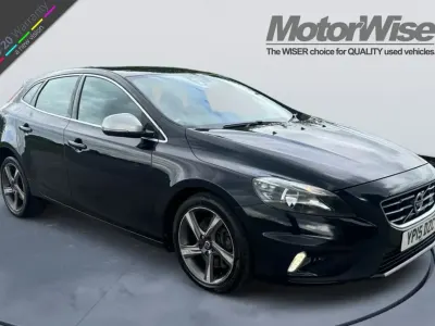 Gebraucht Volvo V40 R-Design 190 PS (139 kW) 2015 Schwarz Kleinwagen