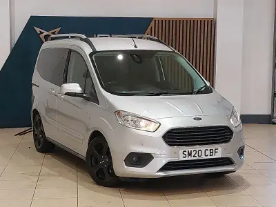Usado Ford Tourneo Titanium 100 HP (73 kW) 2020 Prateado Carrinha
