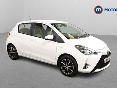 Used Toyota Yaris Hybrid 101 HP (74 kW) 2019 White Hatchback