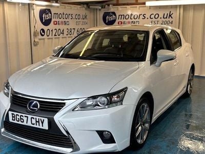Used Lexus CT200h Executive Line 136 HP (100 kW) 2017 White Hatchback