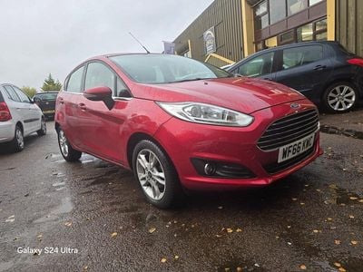 Red Used 2016 Ford Fiesta Zetec Hatchback | £5,495 (Super price)